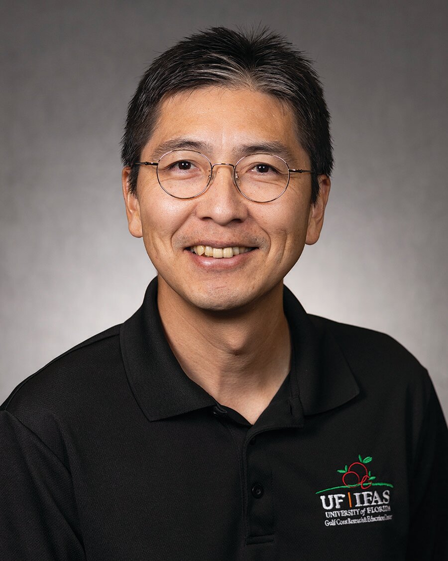 Shinsuke Agehara, associate professor of horticultural sciences at the UF/IFAS Gulf Coast Research and Education Center. [Photo by Cat Wofford/ UF/IFAS]